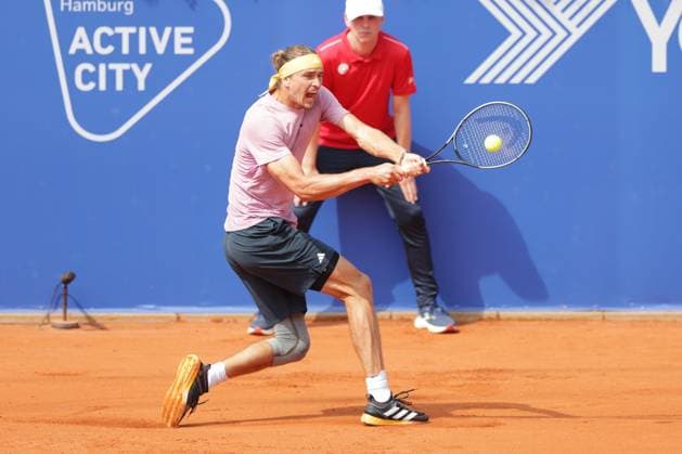 Tennis Herren ATP, Tennis Herren Tennis Herren Tour 500 European Open Hamburg, Hamburg Open ATP 500 2024 , 21.07.2024 , Finale , Alexander Zverev GER spielt eine Rückhand Copyright: FernandoxSoares
