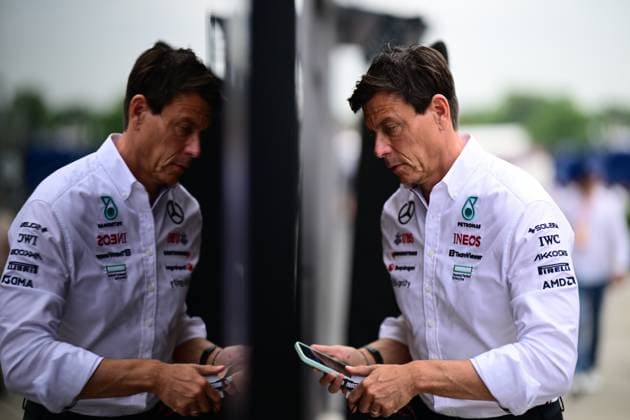 F1 Grand Prix of Hungary Toto Wolff of Mercedes AMG F1 Team is arriving into the paddock during the race of the Hungarian GP, the 13th race of the Formula 1 World Championship, WM, Weltmeisterschaft in Hungaroring, Mogyorod, Kosice, Hungary, on July 21, 2024. Mogyorod Hungary  Copyright: xAndreaxDiodatox originalFilename:diodato-notitle240721_npGPK.jpg