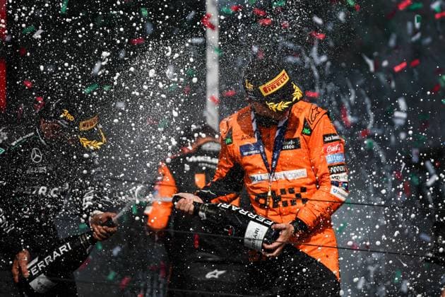 HAMILTON Lewis (gbr), Mercedes AMG F1 Team W15, portrait PIASTRI Oscar (aus), McLaren F1 Team MCL38, portrait podium Ferrari trento champagne during the Formula 1 Hungarian Grand Prix 2024, 13th round of the 2024 Formula One World Championship, WM, Weltmeisterschaft from July 19 to 21, 2024 on the Hungaroring, in Mogyorod, Hungary - F1 - HUNGARIAN GRAND PRIX 2024 DPPI Panoramic 240721_R13_UNGHERIA_DP_XB3_0241