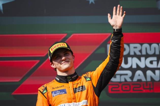 PIASTRI Oscar (aus), McLaren F1 Team MCL38, portrait podium celebration during the Formula 1 Hungarian Grand Prix 2024, 13th round of the 2024 Formula One World Championship, WM, Weltmeisterschaft from July 19 to 21, 2024 on the Hungaroring, in Mogyorod, Hungary - F1 - HUNGARIAN GRAND PRIX 2024 DPPI Panoramic  240721_R13_UNGHERIA_DP_EA024531
