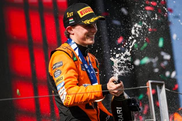 PIASTRI Oscar (aus), McLaren F1 Team MCL38, portrait podium celebration during the Formula 1 Hungarian Grand Prix 2024, 13th round of the 2024 Formula One World Championship, WM, Weltmeisterschaft from July 19 to 21, 2024 on the Hungaroring, in Mogyorod, Hungary - F1 - HUNGARIAN GRAND PRIX 2024 DPPI Panoramic  240721_R13_UNGHERIA_DP_EA024726