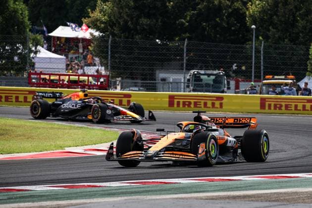 81 PIASTRI Oscar (aus), McLaren F1 Team MCL38, action 01 VERSTAPPEN Max (nld), Red Bull Racing RB20, action during the Formula 1 Hungarian Grand Prix 2024, 13th round of the 2024 Formula One World Championship, WM, Weltmeisterschaft from July 19 to 21, 2024 on the Hungaroring, in Mogyorod, Hungary - F1 - HUNGARIAN GRAND PRIX 2024 DPPI Panoramic 240721_R13_UNGHERIA_DP_XB3_9053