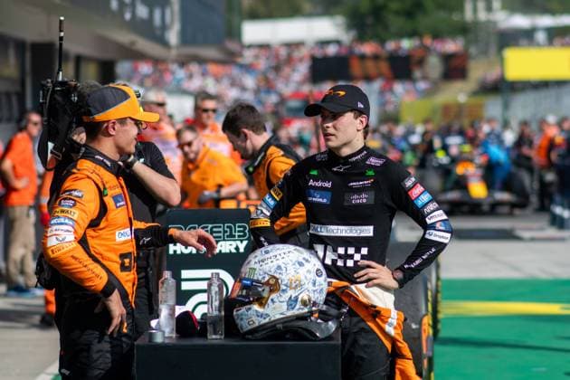 Oscar Piastri (McLaren Formula 1 Team, Australien, 81) spricht im Parc Ferme nach dem Doppelsieg mit Lando Norris (McLaren Formula 1 Team, Großbritannien, 04), HUN, Formel 1 Weltmeisterschaft, Grand Prix von Ungarn, Hungaroring, Rennen, 21.07.2024 HUN, Formel 1 Weltmeisterschaft, Grand Prix von Ungarn, Hungaroring, Rennen, 21.07.2024 Mogyorod Copyright: xEibner-Pressefoto Memmlerx EP_MMR