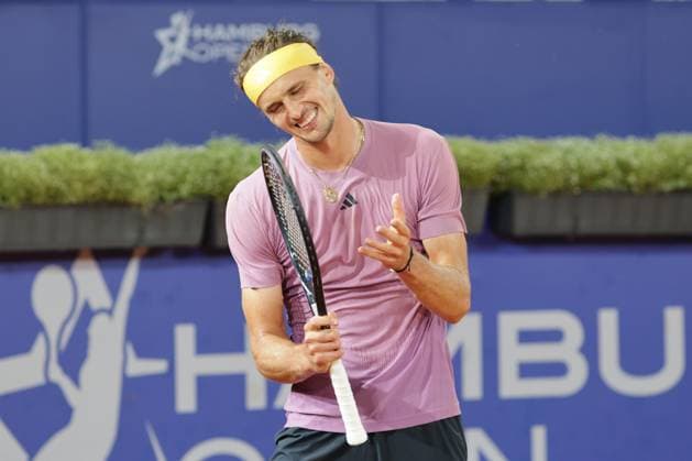 Sport Bilder des Tages Tennis Herren ATP, Tennis Herren Tennis Herren Tour 500 European Open Hamburg, Hamburg Open ATP 500 2024 , 21.07.2024 , Finale , Alexander Zverev GER enttaeuscht, enttaeuscht schauen , traurig , frustriert , frust , gefrustet , nachdenklich Copyright: FernandoxSoares