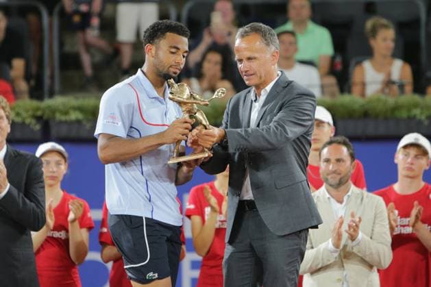 Tennis Herren ATP, Tennis Herren Tennis Herren Tour 500 European Open Hamburg, Hamburg Open ATP 500 2024 , 21.07.2024 , Finale , Arthur Fils FRA erhät seine Trophäe von Herrn Christorph Holstein Copyright: FernandoxSoares