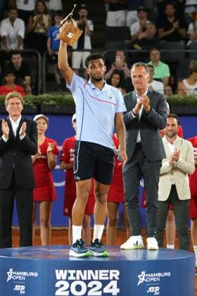 Tennis Herren ATP, Tennis Herren Tennis Herren Tour 500 European Open Hamburg, Hamburg Open ATP 500 2024 , 21.07.2024 , Finale , Arthur Fils FRA bedankt sich bei dem Publikum Copyright: FernandoxSoares