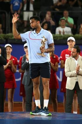 Tennis Herren ATP, Tennis Herren Tennis Herren Tour 500 European Open Hamburg, Hamburg Open ATP 500 2024 , 21.07.2024 , Finale , Arthur Fils FRA bedankt sich bei dem Publikum Copyright: FernandoxSoares