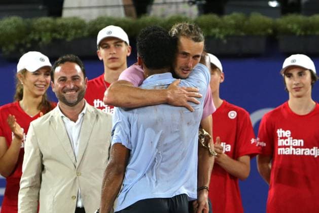 Tennis Herren ATP, Tennis Herren Tennis Herren Tour 500 European Open Hamburg, Hamburg Open ATP 500 2024 , 21.07.2024 , Finale , Alexander Zverev GER gratuliert Arthur Fils FRA zum Sieg ,Gewinner Hamburg 2024 Copyright: FernandoxSoares