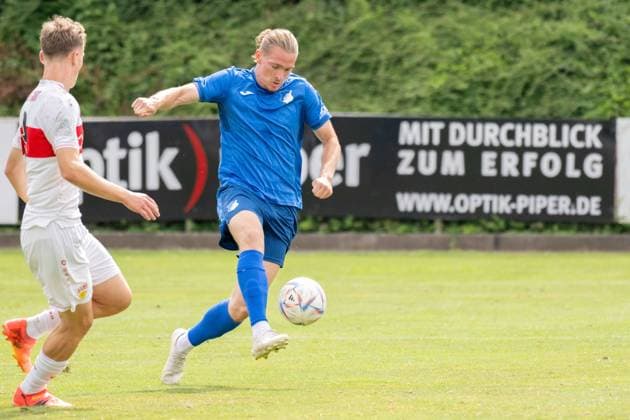 Yanik Spalt (VfB Stuttgart) und Marlon Faß (TSG 1899 Hoffenheim). xettx, Deutschland, Schwaebisch Hall, 21.07.2024, 21. Sparkassen Bundeslica Cup A-Junioren, 2024, Halbfinale, TSG 1899 Hoffenheim - VfB Stuttgart, Optima Sporttpark Foto: A2 Bildagentur Peter Hartenfelser