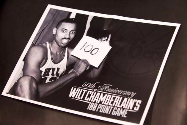 NBA, Basketball Herren, USA 2012: Warriors vs 76ers MAR 02 March 2, 2012: Philadelphia 76ers honor the 50th Anniversary of Wilt Chamberlain s 100 point game during the NBA game between the Golden State Warriors and the Philadelphia 76ers at the Wells Fargo Center in Philadelphia, Pennsylvania.(Credit Image: & 169; Chris Szagola Cal Media) Philadelphia Pennsylvania U.S. EDITORIAL USE ONLY Copyright: xx ZUMA-20120302_zaf_cs7_003.jpg ChrisxSzagolax csmphoto572925