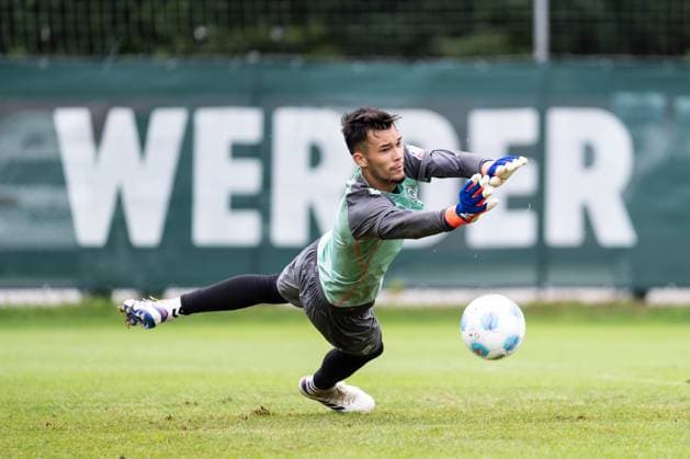 Sport Bilder des Tages AUT, 1.FBL, Werder Bremen Trainingslager Tag 06, Trainingseinheit am Vormittag 22.07.2024, Park Stadion, Zell am Ziller, AUT, 1.FBL, Werder Bremen Trainingslager Tag 06, Trainingseinheit am Vormittag Im Bild: Mio Backhaus (Werder Bremen 30); *** AUT, 1 FBL, Werder Bremen training camp day 06, training session in the morning 22 07 2024, Park Stadium, Zell am Ziller, AUT, 1 FBL, Werder Bremen training camp day 06, training session in the morning In the picture Mio Backhaus Werder Bremen 30 nordphotoxGmbHxx xChristianxSchulze nph000300