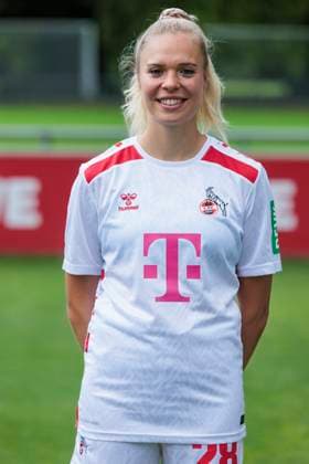 Mannschaftsfoto 1. FC Köln-Frauen, Saison 2024 25; 22.07.2024 Janina Hechler (1. FC Köln, 28). Mannschaftsfoto-Termin der Frauen des 1. FC Köln für die Saison 2024 25, am 22.07.2024, Geissbockheim, Köln. Copyright: xBEAUTIFULxSPORTS Meuselx
