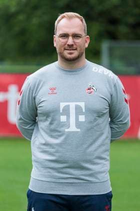 Mannschaftsfoto 1. FC Köln-Frauen, Saison 2024 25; 22.07.2024 Friedel Etter (Mannschaftsarzt). Mannschaftsfoto-Termin der Frauen des 1. FC Köln für die Saison 2024 25, am 22.07.2024, Geissbockheim, Köln. Copyright: xBEAUTIFULxSPORTS Meuselx