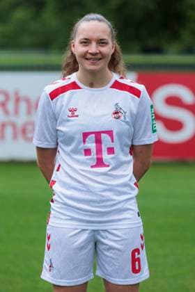 Mannschaftsfoto 1. FC Köln-Frauen, Saison 2024 25; 22.07.2024 Lotta Cordes (1. FC Köln, 6). Mannschaftsfoto-Termin der Frauen des 1. FC Köln für die Saison 2024 25, am 22.07.2024, Geissbockheim, Köln. Copyright: xBEAUTIFULxSPORTS Meuselx