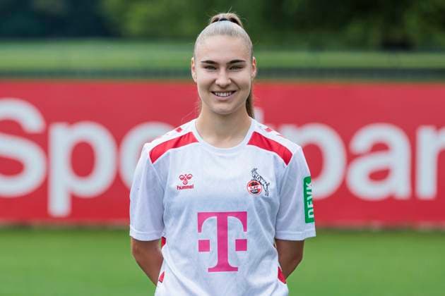 Mannschaftsfoto 1. FC Köln-Frauen, Saison 2024 25; 22.07.2024 Alena Bienz (1. FC Köln, 11). Mannschaftsfoto-Termin der Frauen des 1. FC Köln für die Saison 2024 25, am 22.07.2024, Geissbockheim, Köln. Copyright: xBEAUTIFULxSPORTS Meuselx
