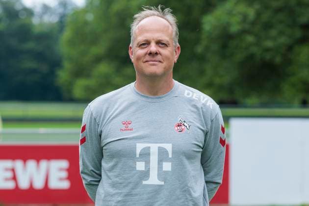 Mannschaftsfoto 1. FC Köln-Frauen, Saison 2024 25; 22.07.2024 Daniel Weber (1. FC Köln, Cheftrainer). Mannschaftsfoto-Termin der Frauen des 1. FC Köln für die Saison 2024 25, am 22.07.2024, Geissbockheim, Köln. Copyright: xBEAUTIFULxSPORTS Meuselx
