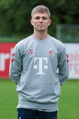 Mannschaftsfoto 1. FC Köln-Frauen, Saison 2024 25; 22.07.2024 Luca Flock (Mannschaftsbetreuer). Mannschaftsfoto-Termin der Frauen des 1. FC Köln für die Saison 2024 25, am 22.07.2024, Geissbockheim, Köln. Copyright: xBEAUTIFULxSPORTS Meuselx