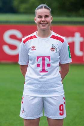 Mannschaftsfoto 1. FC Köln-Frauen, Saison 2024 25; 22.07.2024 Adriana Achcinska (1. FC Köln, 9). Mannschaftsfoto-Termin der Frauen des 1. FC Köln für die Saison 2024 25, am 22.07.2024, Geissbockheim, Köln. Copyright: xBEAUTIFULxSPORTS Meuselx