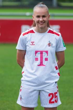 Mannschaftsfoto 1. FC Köln-Frauen, Saison 2024 25; 22.07.2024 Laura Donhauser (1. FC Köln, 25). Mannschaftsfoto-Termin der Frauen des 1. FC Köln für die Saison 2024 25, am 22.07.2024, Geissbockheim, Köln. Copyright: xBEAUTIFULxSPORTS Meuselx