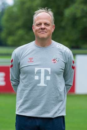 Mannschaftsfoto 1. FC Köln-Frauen, Saison 2024 25; 22.07.2024 Daniel Weber (1. FC Köln, Cheftrainer). Mannschaftsfoto-Termin der Frauen des 1. FC Köln für die Saison 2024 25, am 22.07.2024, Geissbockheim, Köln. Copyright: xBEAUTIFULxSPORTS Meuselx