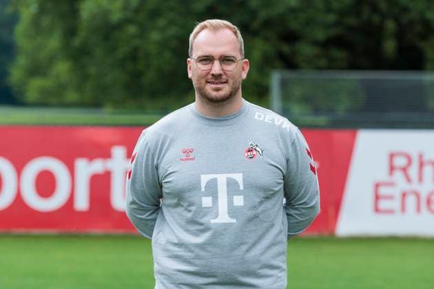 Mannschaftsfoto 1. FC Köln-Frauen, Saison 2024 25; 22.07.2024 Friedel Etter (Mannschaftsarzt). Mannschaftsfoto-Termin der Frauen des 1. FC Köln für die Saison 2024 25, am 22.07.2024, Geissbockheim, Köln. Copyright: xBEAUTIFULxSPORTS Meuselx
