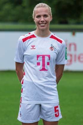 Mannschaftsfoto 1. FC Köln-Frauen, Saison 2024 25; 22.07.2024 Celina Degen (1. FC Köln, 5). Mannschaftsfoto-Termin der Frauen des 1. FC Köln für die Saison 2024 25, am 22.07.2024, Geissbockheim, Köln. Copyright: xBEAUTIFULxSPORTS Meuselx