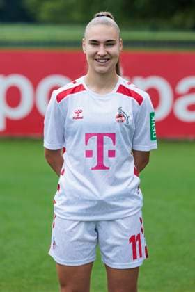 Mannschaftsfoto 1. FC Köln-Frauen, Saison 2024 25; 22.07.2024 Alena Bienz (1. FC Köln, 11). Mannschaftsfoto-Termin der Frauen des 1. FC Köln für die Saison 2024 25, am 22.07.2024, Geissbockheim, Köln. Copyright: xBEAUTIFULxSPORTS Meuselx