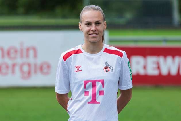 Mannschaftsfoto 1. FC Köln-Frauen, Saison 2024 25; 22.07.2024 Dora Zeller (1. FC Köln, 19). Mannschaftsfoto-Termin der Frauen des 1. FC Köln für die Saison 2024 25, am 22.07.2024, Geissbockheim, Köln. Copyright: xBEAUTIFULxSPORTS Meuselx