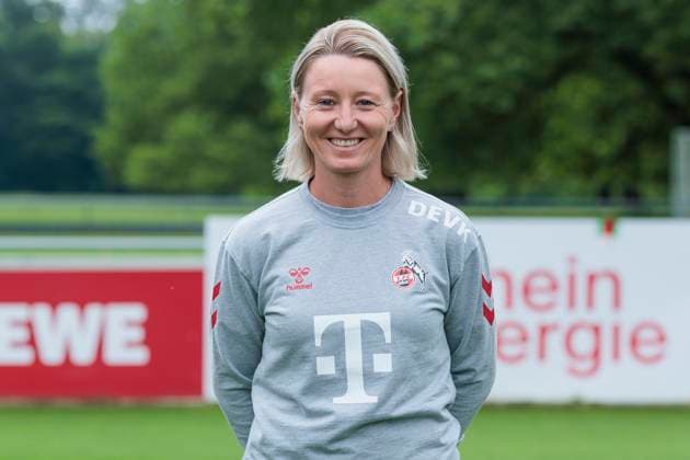 Mannschaftsfoto 1. FC Köln-Frauen, Saison 2024 25; 22.07.2024 Jacqueline Dünker (Co-Trainerin). Mannschaftsfoto-Termin der Frauen des 1. FC Köln für die Saison 2024 25, am 22.07.2024, Geissbockheim, Köln. Copyright: xBEAUTIFULxSPORTS Meuselx
