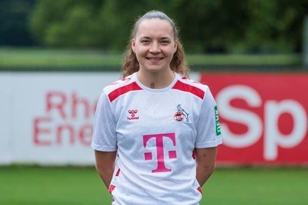 Mannschaftsfoto 1. FC Köln-Frauen, Saison 2024 25; 22.07.2024 Lotta Cordes (1. FC Köln, 6). Mannschaftsfoto-Termin der Frauen des 1. FC Köln für die Saison 2024 25, am 22.07.2024, Geissbockheim, Köln. Copyright: xBEAUTIFULxSPORTS Meuselx
