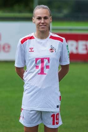 Mannschaftsfoto 1. FC Köln-Frauen, Saison 2024 25; 22.07.2024 Dora Zeller (1. FC Köln, 19). Mannschaftsfoto-Termin der Frauen des 1. FC Köln für die Saison 2024 25, am 22.07.2024, Geissbockheim, Köln. Copyright: xBEAUTIFULxSPORTS Meuselx