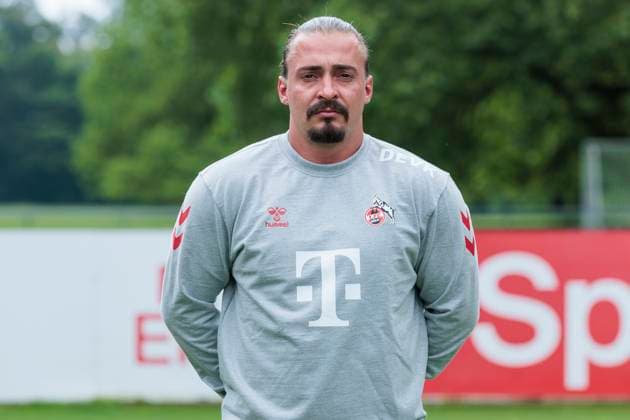 Mannschaftsfoto 1. FC Köln-Frauen, Saison 2024 25; 22.07.2024 Marc Ernzer (Torwarttrainer). Mannschaftsfoto-Termin der Frauen des 1. FC Köln für die Saison 2024 25, am 22.07.2024, Geissbockheim, Köln. Copyright: xBEAUTIFULxSPORTS Meuselx