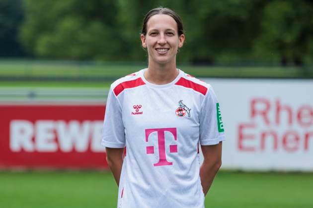 Mannschaftsfoto 1. FC Köln-Frauen, Saison 2024 25; 22.07.2024 Sara Agrez (1. FC Köln, 4). Mannschaftsfoto-Termin der Frauen des 1. FC Köln für die Saison 2024 25, am 22.07.2024, Geissbockheim, Köln. Copyright: xBEAUTIFULxSPORTS Meuselx