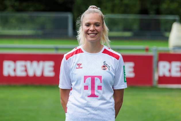 Mannschaftsfoto 1. FC Köln-Frauen, Saison 2024 25; 22.07.2024 Janina Hechler (1. FC Köln, 28). Mannschaftsfoto-Termin der Frauen des 1. FC Köln für die Saison 2024 25, am 22.07.2024, Geissbockheim, Köln. Copyright: xBEAUTIFULxSPORTS Meuselx