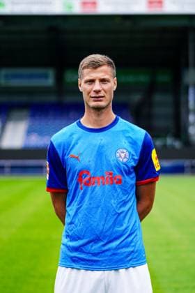 Patrick Erras; Holstein Kiel 4 GER, Holstein Kiel, Bundesliga, Portraettermin 2024 2025 GER, Holstein Kiel, Bundesliga, Portraettermin 2024 2025 Kiel Copyright: xEibner-Pressefoto MarcelxvonxFehrnx EP_MFN