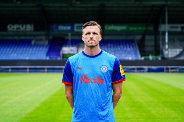 Carl Johansson; Holstein Kiel 5 GER, Holstein Kiel, Bundesliga, Portraettermin 2024 2025 GER, Holstein Kiel, Bundesliga, Portraettermin 2024 2025 Kiel Copyright: xEibner-Pressefoto MarcelxvonxFehrnx EP_MFN