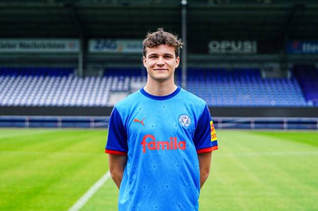 Max Geschwill; Holstein Kiel 14 GER, Holstein Kiel, Bundesliga, Portraettermin 2024 2025 GER, Holstein Kiel, Bundesliga, Portraettermin 2024 2025 Kiel Copyright: xEibner-Pressefoto MarcelxvonxFehrnx EP_MFN