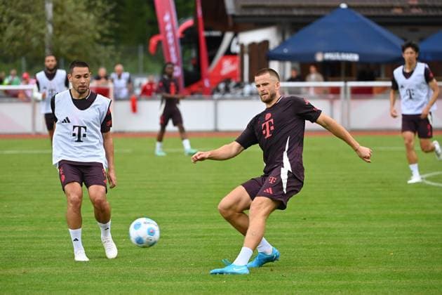 v.re:Eric DIER (Bayern Muenchen), Aktion,Zweikampf gegen Raphael GUERREIRO (Bayern Muenchen). Oeffentliches Training FC Bayern Muenchen im Trainingslager in Rottach Egern am 22.07.2024. Fussball 1. Bundesliga,Saison 2024 2025.
