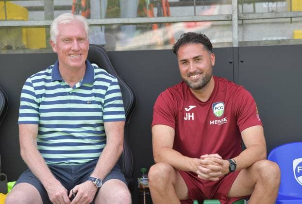 20.07.2024, GER, Fussball, Regionalliga West Regionalliga Südwest , Saison 2024 2025, Testspiel, Ohlendorf-Stadion im Heidewald, Gütersloh FC Gütersloh - KSV Hessen Kassel 2 : 2 Rob Reekers (Sportlicher Leiter FC Gütersloh, links) und Julian Hesse (Trainer FC Gütersloh), Aktion, Einzelbild, Quer, Mimik, Gestik, Trainer, Coach *** 20 07 2024, GER, Soccer, Regionalliga West Regionalliga Südwest , Season 2024 2025, Test match, Ohlendorf Stadion im Heidewald, Gütersloh FC Gütersloh KSV Hessen Kassel 2 2 Rob Reekers Sporting Director FC Gütersloh, left and Julian Hesse Coach FC Gütersloh , Action, Single image, Cross, Facial expression, Gesture, Coach, Coach