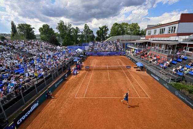 Czech tennis player Katerina Siniakova (front) in action during the WTA, Tennis Damen women s tennis tournament Livesport Prague Open 2024 match against Laura Samson from Czechia, in Prague, Czech Republic, on July 23, 2024. (CTKxPhoto VitxSimanek) CTKPhotoP2024072305053  CTKPhotoP2024072305053