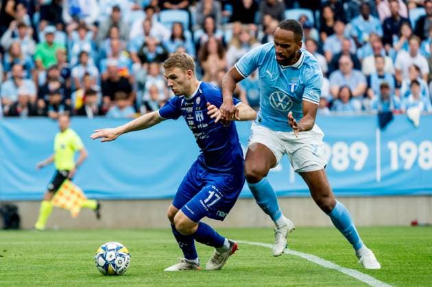 240723 Joannes Danielsen of Klaksvik and Isaac Kiese Thelin of Malmö FF during the UEFA Champions League football match between Malmö FF and Klaksvik on July 23, 2024 in Malmö. Photo: Christian Örnberg BILDBYRAN COP 166 CO0443 fotboll, football, soccer, fotball,champions league,malmö ff,kl Copyright: CHRISTIANxÖRNBERG BB240723CO015