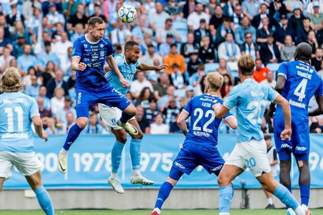 240723 Alexander Berntsson of Klaksvik and Isaac Kiese Thelin of Malmö FF during the UEFA Champions League football match between Malmö FF and Klaksvik on July 23, 2024 in Malmö. Photo: Christian Örnberg BILDBYRAN COP 166 CO0443 fotboll, football, soccer, fotball,champions league,malmö ff,kl Copyright: CHRISTIANxÖRNBERG BB240723CO020