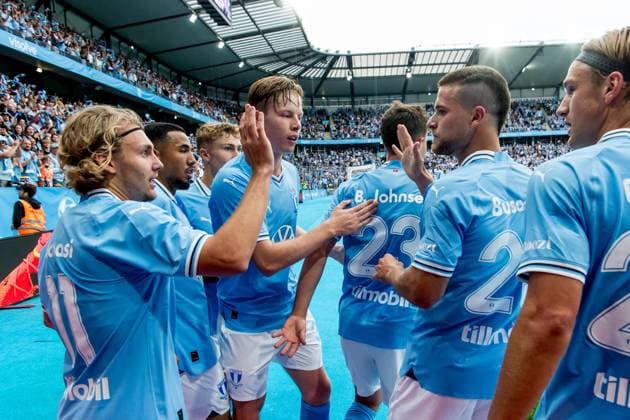 240723 Players of Malmö FF celebrate the 1-0 goal by Lasse Berg Johnsen during the UEFA Champions League football match between Malmö FF and Klaksvik on July 23, 2024 in Malmö. Photo: Christian Örnberg BILDBYRAN COP 166 CO0443 fotboll football soccer fotball champions league malmö ff klaksvik bbeng q2 bbauto jubel Copyright: CHRISTIANxÖRNBERG BB240723CO031