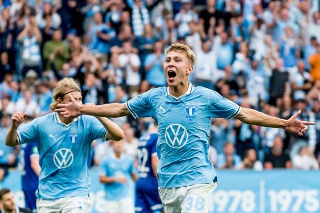 240723 Hugo Bolin of Malmö FF celebrates the 2-0 goal during the UEFA Champions League football match between Malmö FF and Klaksvik on July 23, 2024 in Malmö. Photo: Christian Örnberg BILDBYRAN COP 166 CO0443 fotboll football soccer fotball champions league malmö ff klaksvik bbeng q2 jubel Copyright: CHRISTIANxÖRNBERG BB240723CO039
