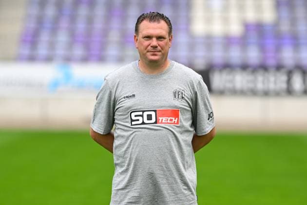 VfL Osnabrück; 3. Liga Porträttermin 2024 2025 am 23.07.2024 an der Bremer Brücke in Osnabrück Trainer Uwe Koschinat (Osnabrueck)