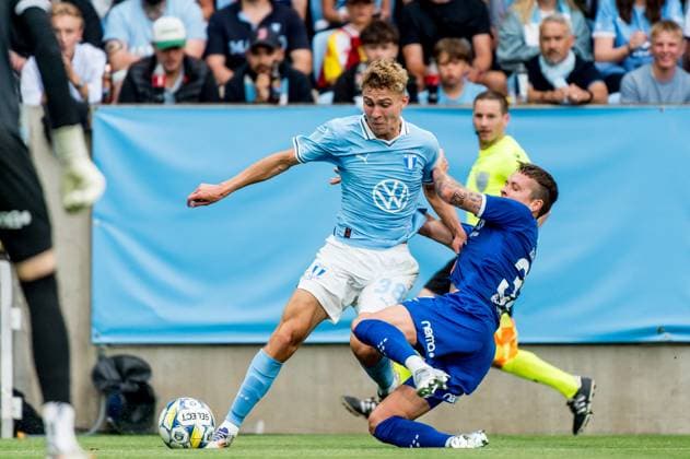 240723 Hugo Bolin of Malmö FF and Claes Kronberg of Klaksvik during the UEFA Champions League football match between Malmö FF and Klaksvik on July 23, 2024 in Malmö. Photo: Christian Örnberg BILDBYRAN COP 166 CO0443 fotboll, football, soccer, fotball,champions league,malmö ff,kl Copyright: CHRISTIANxÖRNBERG BB240723CO046