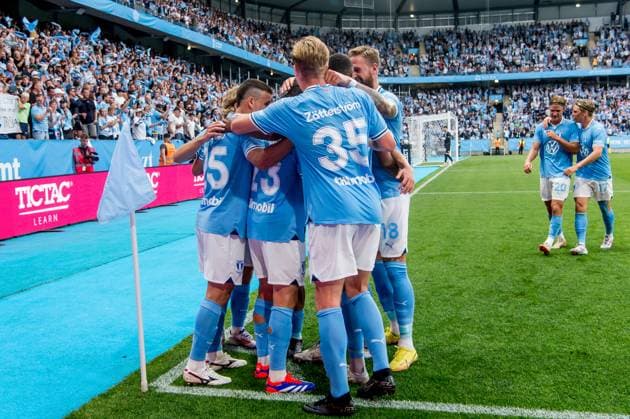 240723 Players of Malmö FF celebrate the 3-0 goal by Lasse Berg Johnsen during the UEFA Champions League football match between Malmö FF and Klaksvik on July 23, 2024 in Malmö. Photo: Christian Örnberg BILDBYRAN COP 166 CO0443 fotboll football soccer fotball champions league malmö ff klaksvik bbeng q2 bbauto jubel Copyright: CHRISTIANxÖRNBERG BB240723CO055