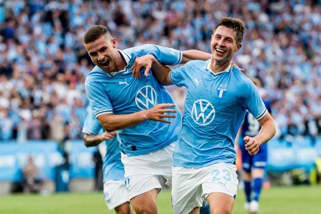 Sport Bilder des Tages 240723 Lasse Berg Johnsen and Gabriel Busanello of Malmö FF celebrate the 3-0 goal during the UEFA Champions League football match between Malmö FF and Klaksvik on July 23, 2024 in Malmö. Photo: Christian Örnberg BILDBYRAN COP 166 CO0443 fotboll football soccer fotball champions league malmö ff klaksvik bbeng q2 bbauto jubel Copyright: CHRISTIANxÖRNBERG BB240723CO056