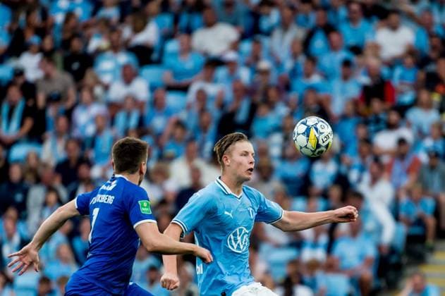240723 Nils Zetterström of Malmö FF and Arni Frederiksberg of Klaksvik during the UEFA Champions League football match between Malmö FF and Klaksvik on July 23, 2024 in Malmö. Photo: Christian Örnberg BILDBYRAN COP 166 CO0443 fotboll, football, soccer, fotball,champions league,malmö ff,kl Copyright: CHRISTIANxÖRNBERG BB240723CO060