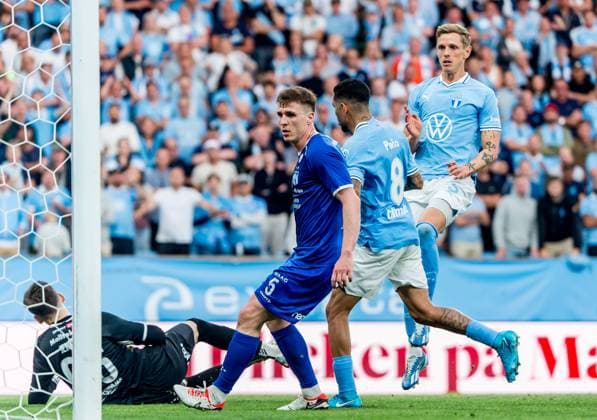 240723 Soren Rieks of Malmö FF scores the 4-1 goal behind goalkeeper Mark Fabricius Jensen and Deni Pavlovic of Klaksvik during the UEFA Champions League football match between Malmö FF and Klaksvik on July 23, 2024 in Malmö. Photo: Christian Örnberg BILDBYRAN COP 166 CO0443 fotboll football soccer fotball champions league malmö ff klaksvik bbeng q2 jubel depp Copyright: CHRISTIANxÖRNBERG BB240723CO078
